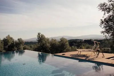 Image de Vacation close to nature in an equipped glamping tent in a Tuscan olive grove