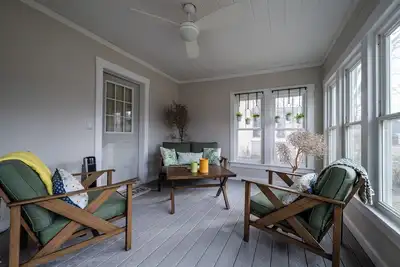 Image de Three Oaks Home Close To Everything! Two Night Summer Min!