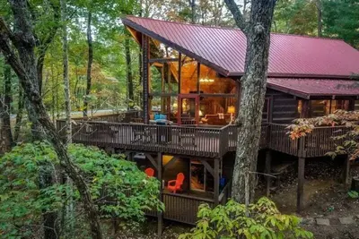 Image de Tucked Away - Gorgeous Mountain Cabin in the Tree