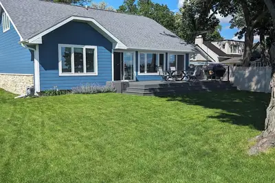 Image de Fully updated 3-bedroom lakefront home in Beaver Dam.