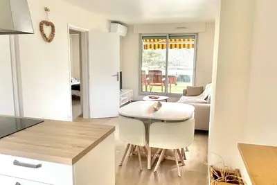 Image de Le Grand Estivale - 3 terrasses- 100m plage de sable- parking privé- clim