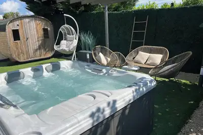Image de L’Écrin de Détente - Un havre de paix 100% privé avec jacuzzi, sauna et piscine