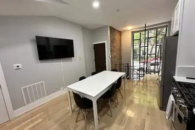 Image de Stylish & Modern Stay in Gold Coast, Chicago – 2 Stunning Units!