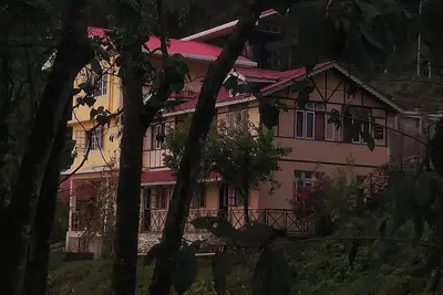 Image de Oak Valley Retreat – A Cozy Homestay, Lively Hostel & Vibrant Café in the Hills!
