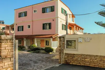 Image de Large One-Bedroom Apartment Perfect for Families close to the beach