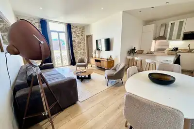 Image de Superbe 3 Pieces Avec Balcon Centre Viel Antibes Calme Soleil Vue Plage A 5 Mn