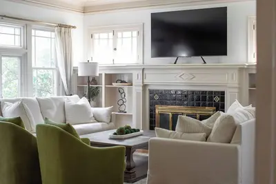 Image de Grand 5br Victorian, Near Stadiums & Eat St