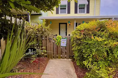 Image de Charming 2-bedroom townhome in Summerville 2 miles from Golf course