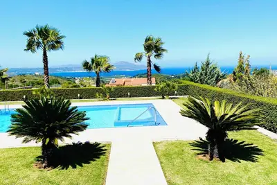 Image de Villa de 3 chambres avec piscine privée de 50m2 et vues fantastiques sur la mer.