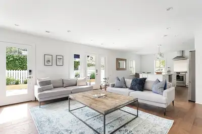 The Parthenon Suites | 2 Blocks to King St!