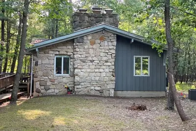 Image de Lone Eagle Lodge\nCozy 3-bedroom cabin, located on Sand Point near Caseville, Mi