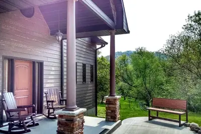 Image de Sunset Room Retreat, River on Property, Adults Only, No Pets, Peace and Quiet!
