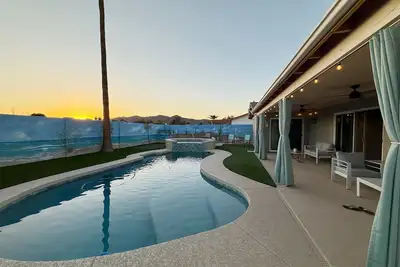 Image de South Mountain Free Heat Pool & Hot Tub Close to Trails & Park  New