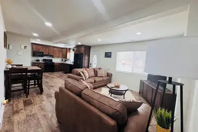Image de Newly reno’d 2-bed, 2 bath house with carport - 1 min drive from downtown Lamar.