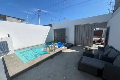 Image de Charming 3-bedroom house in lovely Salinas with Ac, WiFi and pool.