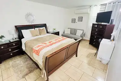 Image de Cozy apartment 5 minutes from Premium Outlets, nearby beaches and restaurants.