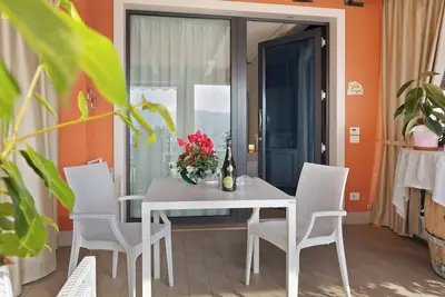Image de Chambre 'Relais Villa Olivi Comfort Capri' avec vue sur lac, Wi-Fi et climatisation