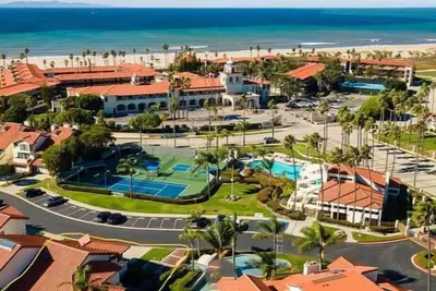Stunning Townhome in a Prime Oxnard Beach. Perfect for Digital Nomads!