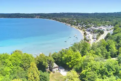 Image de **New**Crystal Lake Private frontage/Location/Lawn/Hot tub! !