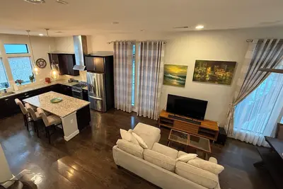 Image de Luxury 3bed townhome neat Houston downtown: Ac, 1gb WiFi, Ev charger, roof deck!