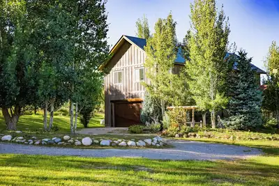 Image de Riverfront retreat, A/C, Fishing, Fireplace, Pet-Friendly!