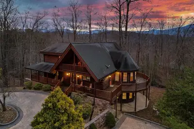 Image de GatlinByrd Lodge! Indoor Pool/Hot Tub/Pet Friendly