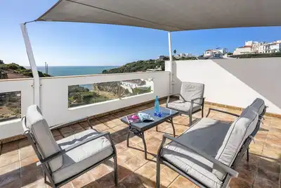 Image de Casa da Falesia - Propriété en bord de mer avec 2 chambres à coucher et piscine privée