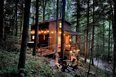 Image de Foxglove | Inside Nada Tunnel | Trails + Hot Tub