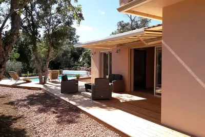 Image de villa  Sainte Lucie de porto vecchio, indépendante  piscine privée  terrain clos