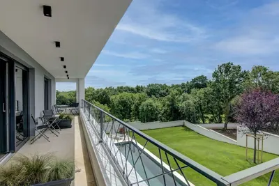 Image de Maison de vacances privée avec bain à remous, piscine privée, climatisation, Wifi, Tv, terrasse