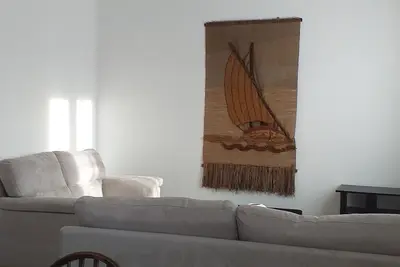 Maison rénovée avec terrasse à côté des propriétaires