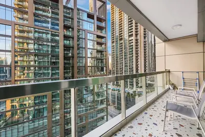 Image de First Class | 1br | Downtown Lively Getaway