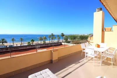 Image de Precioso apartamento atico en el centro de Roses y delante del mar.