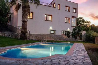 Image de At001 El Castellot: Casa con piscina y vistas, a 9 minutos en coche de la playa.