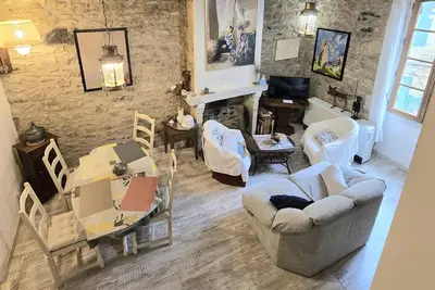 Image de Charme au cœur de Beynac avec climatisation et parking privé