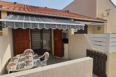 Image de Maisonnette au bord du lac marin