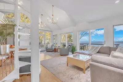 Image de Shoreline Serenity - 2 Private Acres