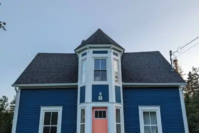 Image de Family home with Wood Fire Sauna near the coast. Hypoallergenic pet friendly.