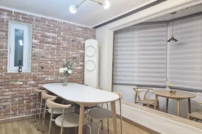 Image de Stay in a sunny, clean, and spacious 5-bedroom house.