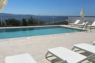 Image de Location T4 De Prestige Avec Piscine Chauffee Front De Mer Ajaccio