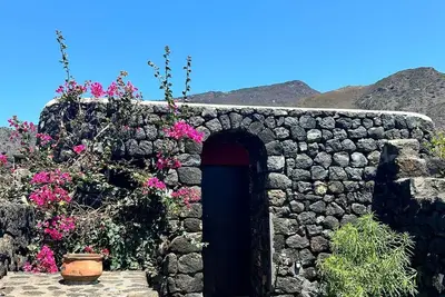 Image de Dammuso La Piccola Giara. Among the olive trees in a breezy place, near the sea