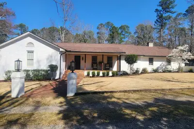 Image de Masters Golf Rental - Updated home on a quiet 3 acres in the heart of Evans, Ga.