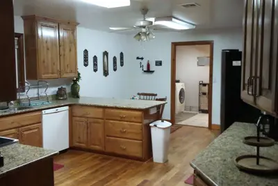 Image de Spacious 3-bedroom house in terrific Hildale with central heating, Ac and WiFi.