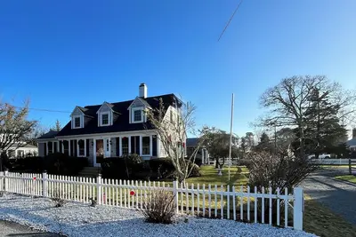 Image de Dennisport! Walk to 3 Public Beaches! Charming 4-bedroom 3 bath House with Ac