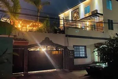 Cozy house 2 minutes from the beach. Beautiful ocean view from the terraces.