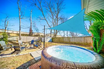 Image de Hot Tub/Gameroom/Firepit/ Coler Mtb - Downtown