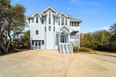 Image de Pine Island Perfection - 3min to beach w Pool, Spa!