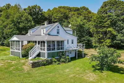 Image de Down East Gem - The White Cottage, 4 bed 2 bath, beach front and dog friendly