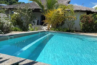 Image de Villa Blanca est une résidence avec piscine, vue sur mer, à 5mn de la plage.