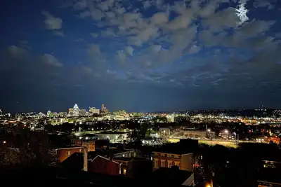 Image de Breathtaking City View. Minutes to Oh/Ky Hospitals & Stadiums